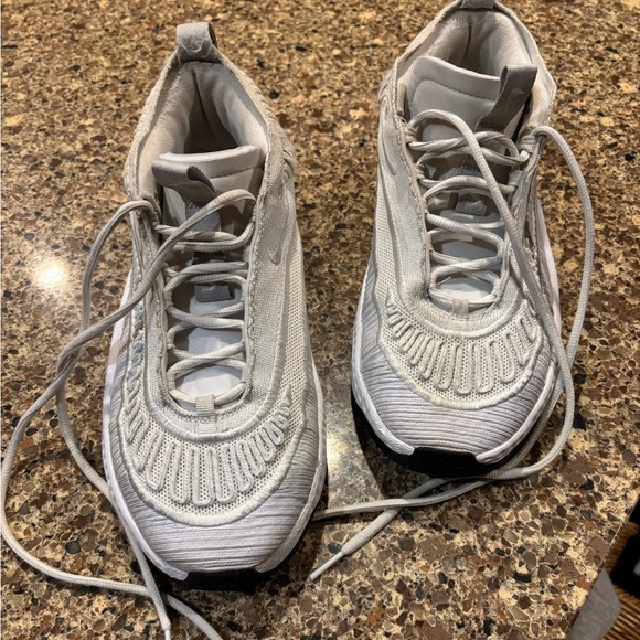 Men’s Size 8 Nike Cosmic Unity 003 Shoes - Picture 4 of 9